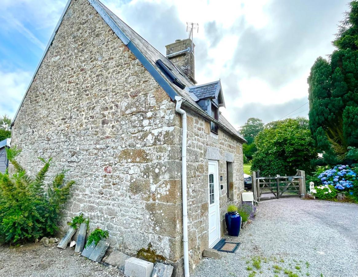 Le Petit Fleur - The Little Flower, Cosy Cottage Saint-Michel-de-Montjoie エクステリア 写真