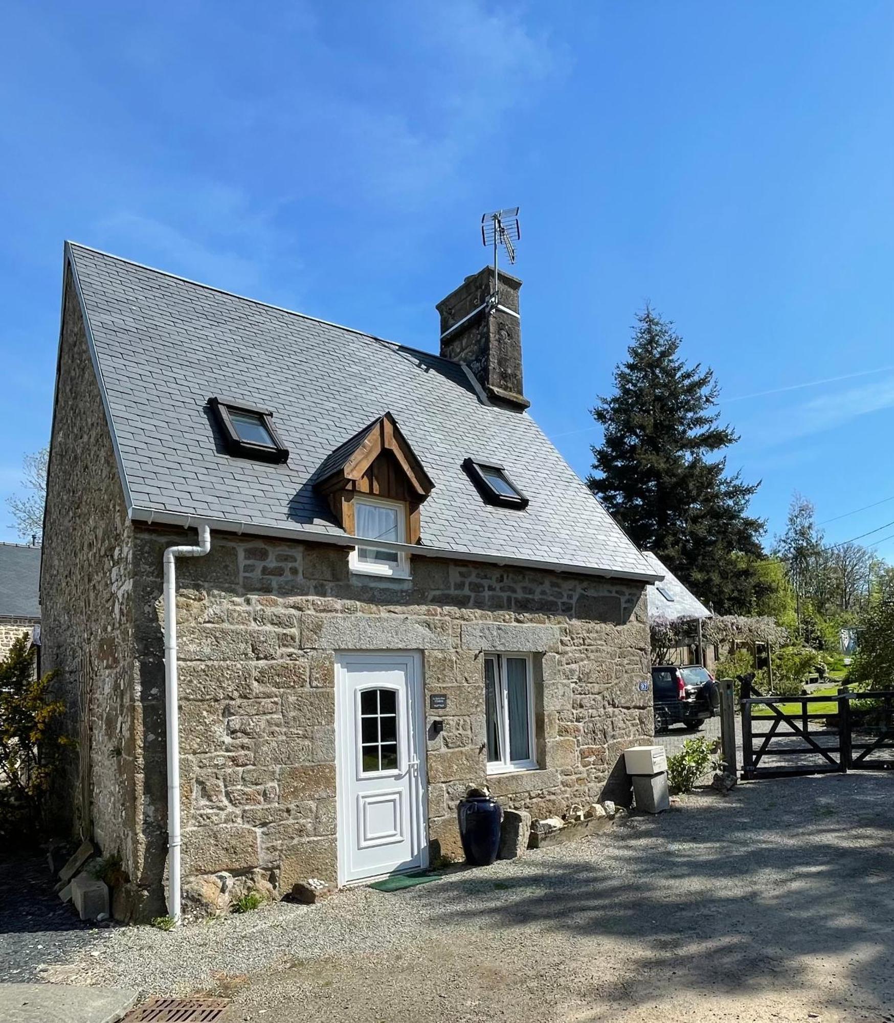 Le Petit Fleur - The Little Flower, Cosy Cottage Saint-Michel-de-Montjoie エクステリア 写真